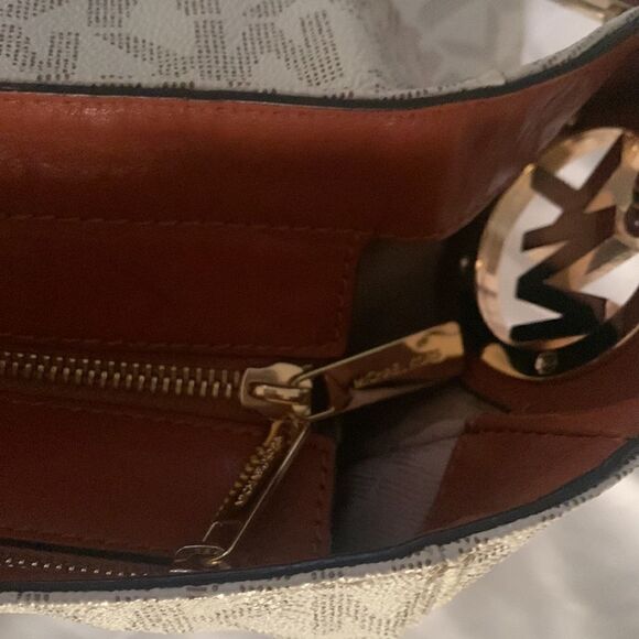 Michael Kors   - Picture 5 of 6